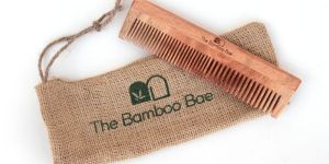 The Bamboo Bae Neem Wood Comb - 8 Inches