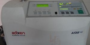 Helium Leak Detector