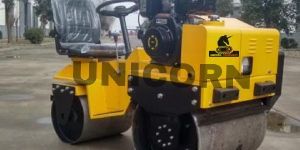 UNI 880 Ride on Roller