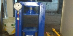 INDUSTRIAL COMPRESSION TESTING MACHINE - HYDRAULIC TYPE