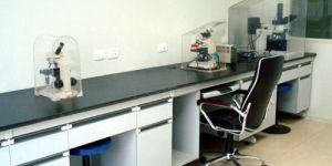 Laboratory Instrument Table
