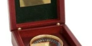 WOODEN GIFT BOX WITH COMPASS