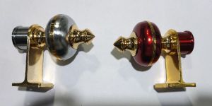 White Metal Curtain Bracket with Iron Ball