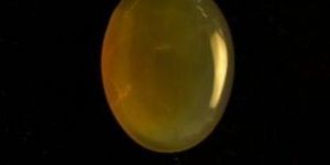 13.60 Carat Honey Opal Stone