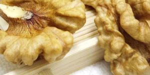 Kashmiri Akhrot Giri