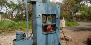 Hydraulic Crushing Machine