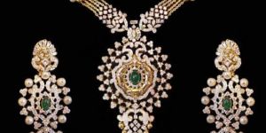 Diamond Spread Floral Necklace Set