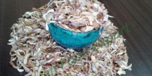 DEHYDRATED PINK ONION FLAKES