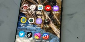 Samsung Galaxy S21 Smartphone