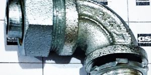 FLEXIBLE CONDUIT CONNECTOR 90 DEGREES - LIQUID TIGHT