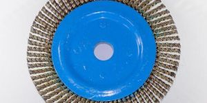 Twisted Knot Brushes