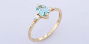 Aquamarine Solitaire with Diamond 14K Yellow Gold Ring