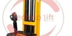 Electric Straddle Stacker