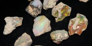 R 169 Rough Opal Stones