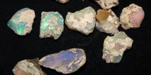 R 164 Rough Opal Stones