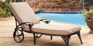 Swimming Pool Lounge