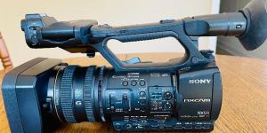 Sony HXR-NX5R Professional Camcorder.