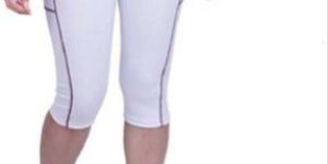 Ladies Daily Wear White Cotton Capri