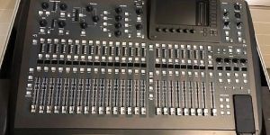 Behringer X-32 Compact 40-Input 25-Bus Mixing Console