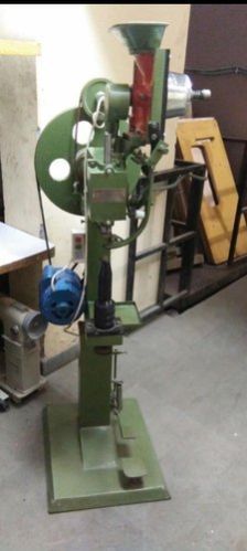 Automatic Eyeleting Machine