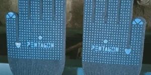 Knitted Dotted Gloves