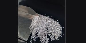 Round Brilliant Cut 2.5mm DEF VVS VS Type2 HPHT Diamond