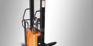 EHT UL 2000 Semi Electric Stacker