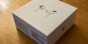 Apple AirPods Pro with Wireless Charging Case