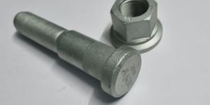 Volvo Hub Bolt