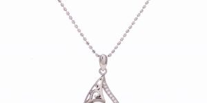 CZ Beautiful Pendant in Silver Chain