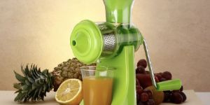 Plastic Fruit Juicer