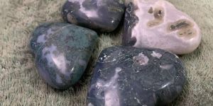 Heart Shaped Moss Agate Gemstones