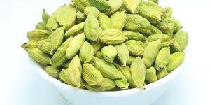 Bold Green Cardamom