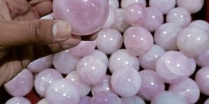 Rosequartz Stone Ball