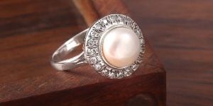 925 Sterling Silver 4.27 Grams Pearl With Zircon Rings