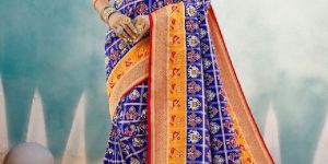 Weaving Banarasi Silk Saree