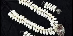 Cowri Short Necklace Set