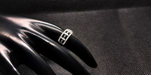 White Gold Natural Diamonds Round And Tappers Ring