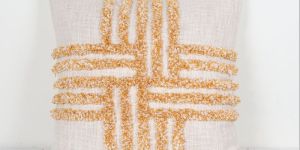 IK-880 Decorative Pillow