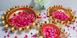 Metal decorative urli set.