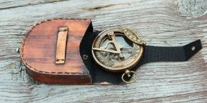 COLLECTIBLE POCKET COMPASS VINTAGE MARITIME BRASS PUSH BUTTON SUNDIAL 3