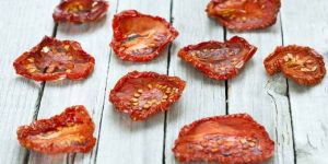 Dehydrated Tomatoes / Sun Dried Tomatoes