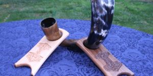 Drinking Horn with Wood Stand