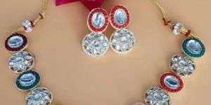 Multicolour Fashion Necklace Set