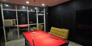 8 Ball Pool Table