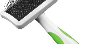 Andis Firm Slicker Brush