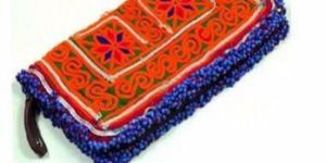 EMBROIDERY STYLE CLUTCH BAG