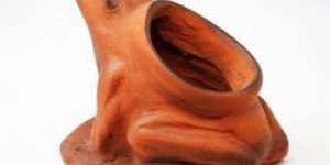 Clay Floor Frog Planter