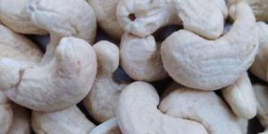 W240 Split Cashew Nuts
