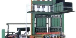 REVOLVING BOX TYPE BALING PRESS